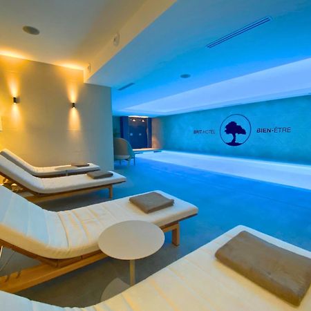 Brit Hotel Piscine & Spa - Fougeres Lecousse Buitenkant foto