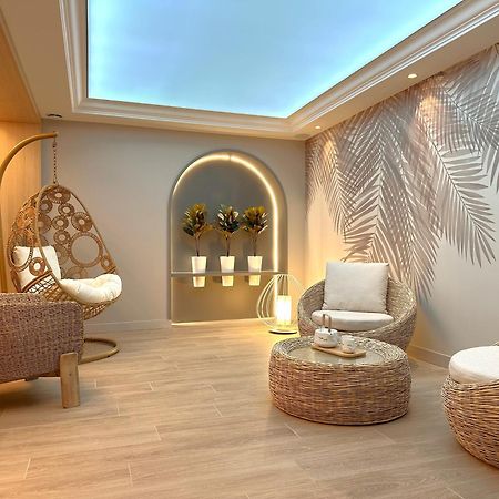 Brit Hotel Piscine & Spa - Fougeres Lecousse Buitenkant foto