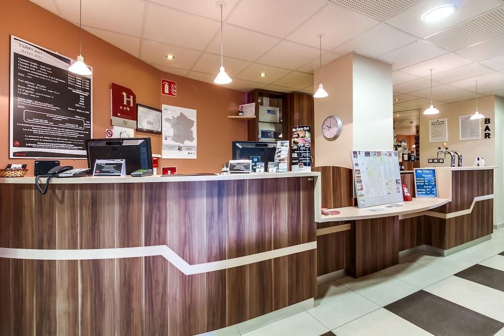 Brit Hotel Piscine & Spa - Fougeres Lecousse Buitenkant foto