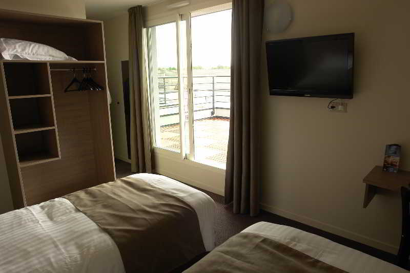 Brit Hotel Piscine & Spa - Fougeres Lecousse Buitenkant foto
