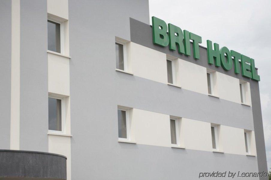 Brit Hotel Piscine & Spa - Fougeres Lecousse Buitenkant foto
