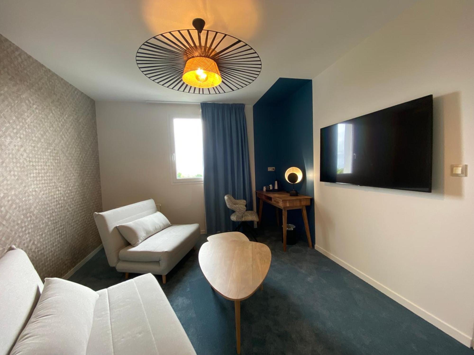 Brit Hotel Piscine & Spa - Fougeres Lecousse Buitenkant foto
