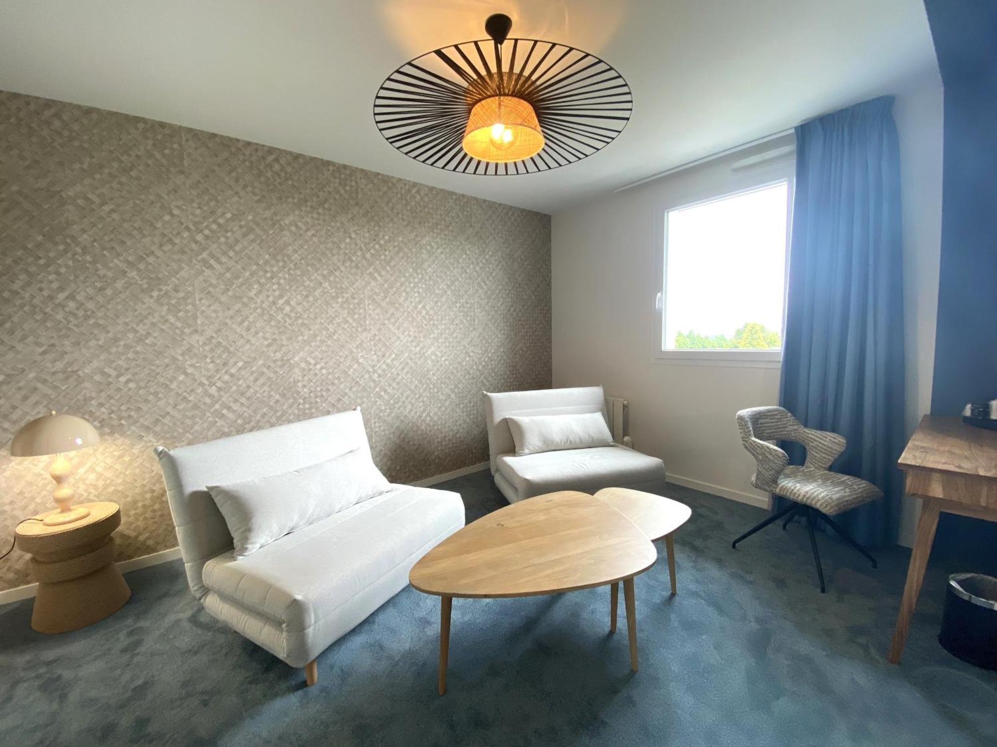 Brit Hotel Piscine & Spa - Fougeres Lecousse Buitenkant foto