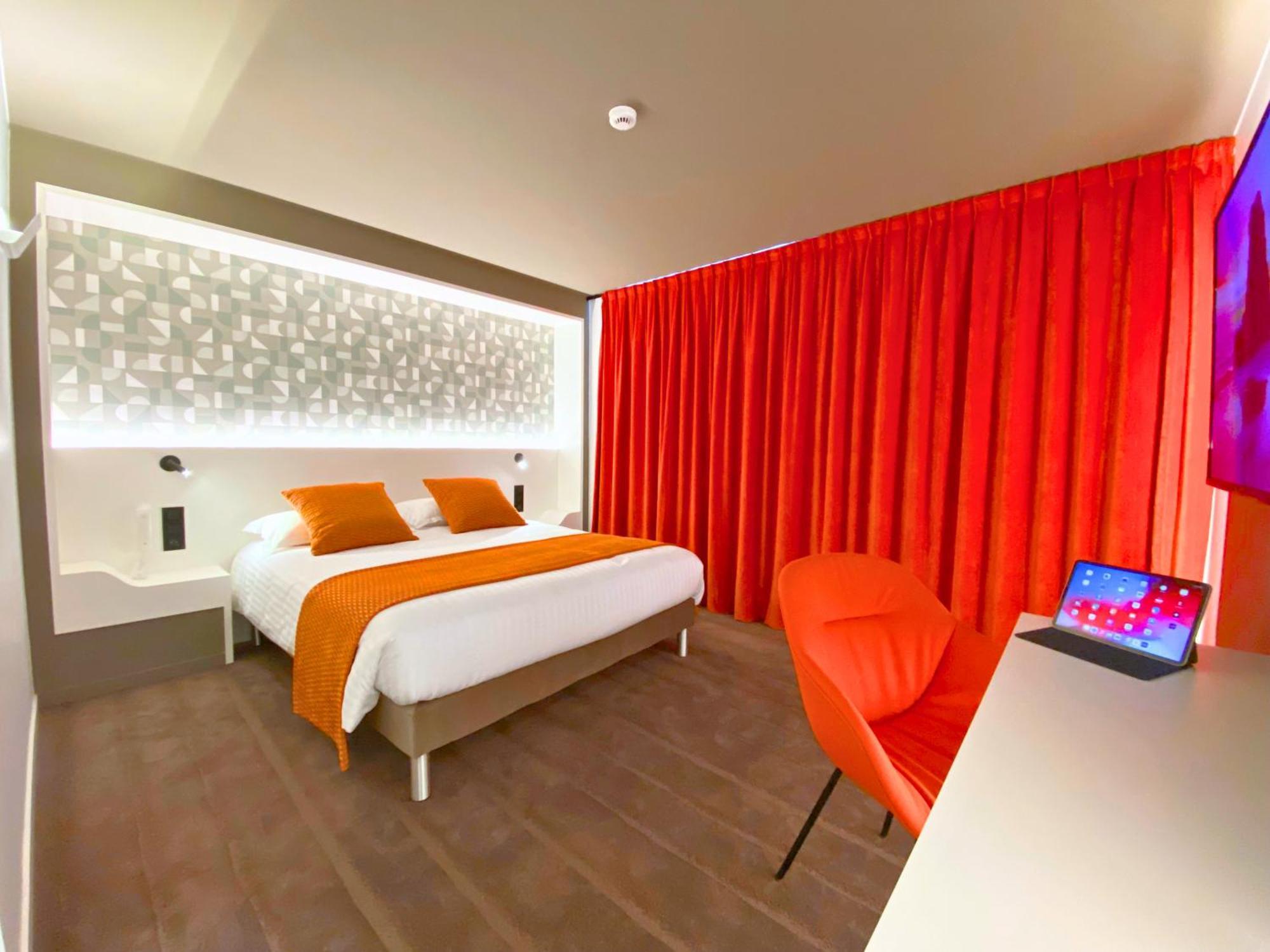 Brit Hotel Piscine & Spa - Fougeres Lecousse Buitenkant foto