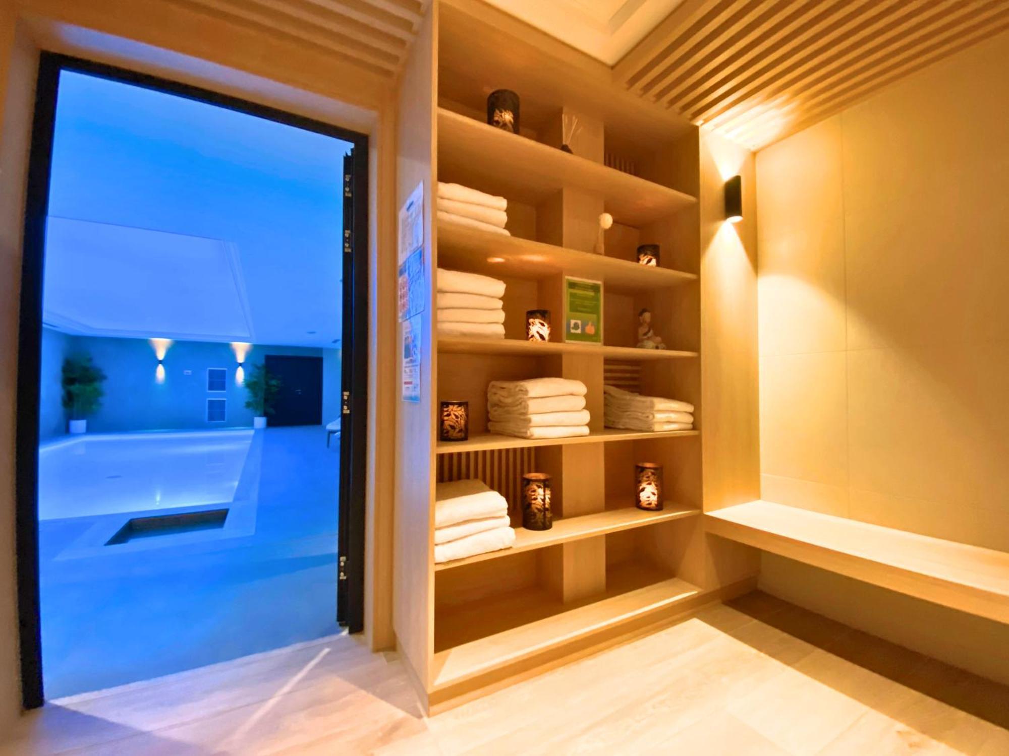 Brit Hotel Piscine & Spa - Fougeres Lecousse Buitenkant foto