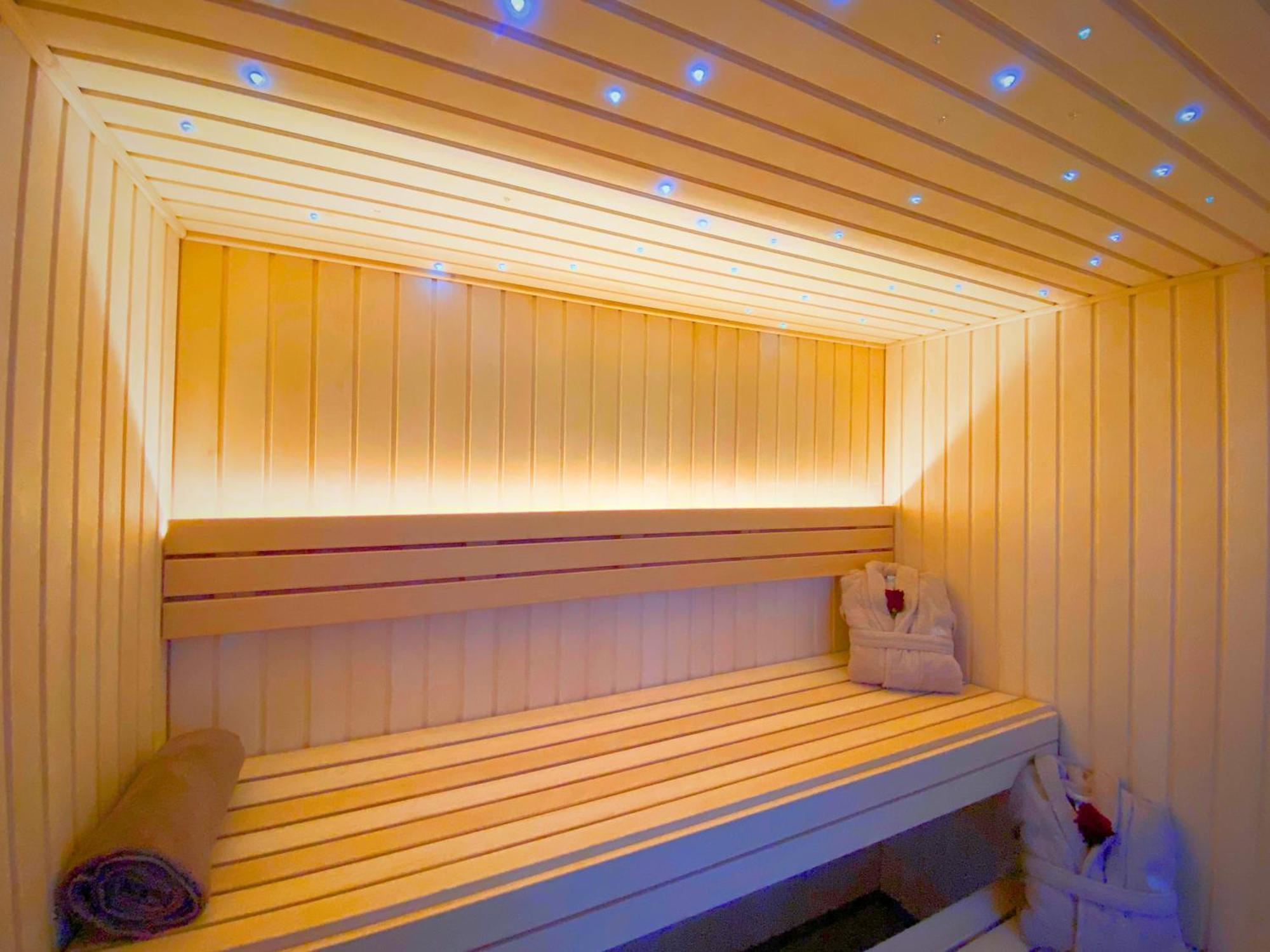 Brit Hotel Piscine & Spa - Fougeres Lecousse Buitenkant foto