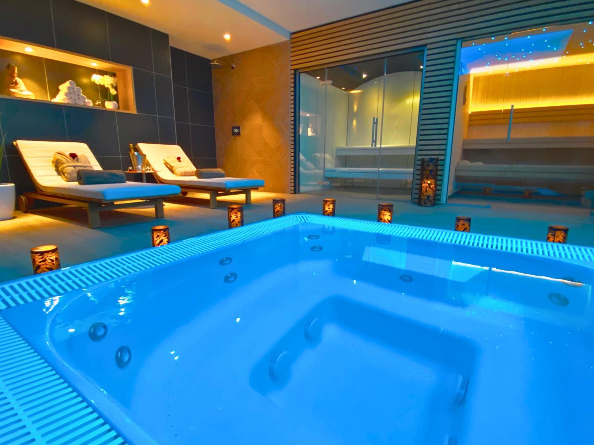 Brit Hotel Piscine & Spa - Fougeres Lecousse Buitenkant foto