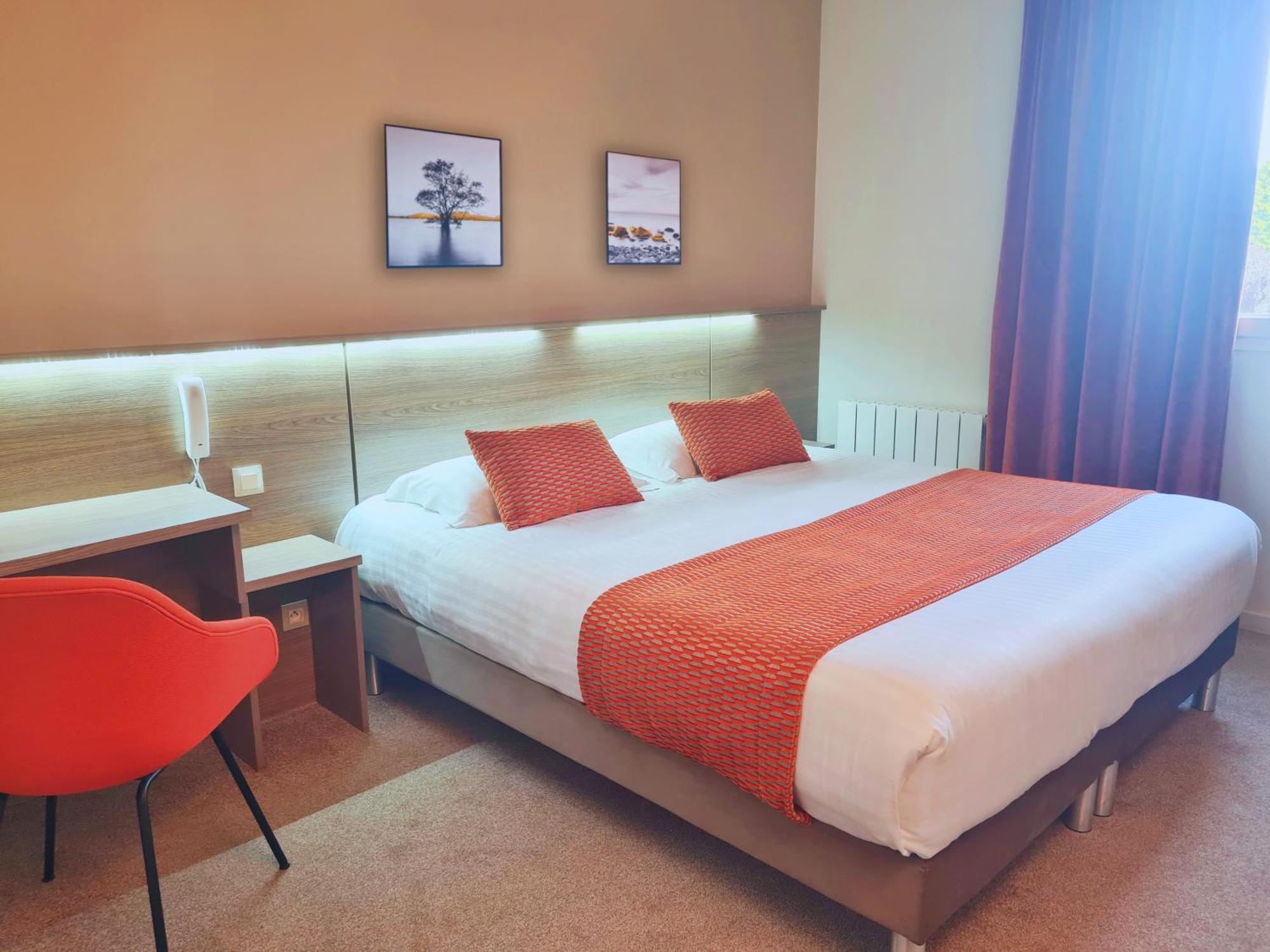 Brit Hotel Piscine & Spa - Fougeres Lecousse Buitenkant foto