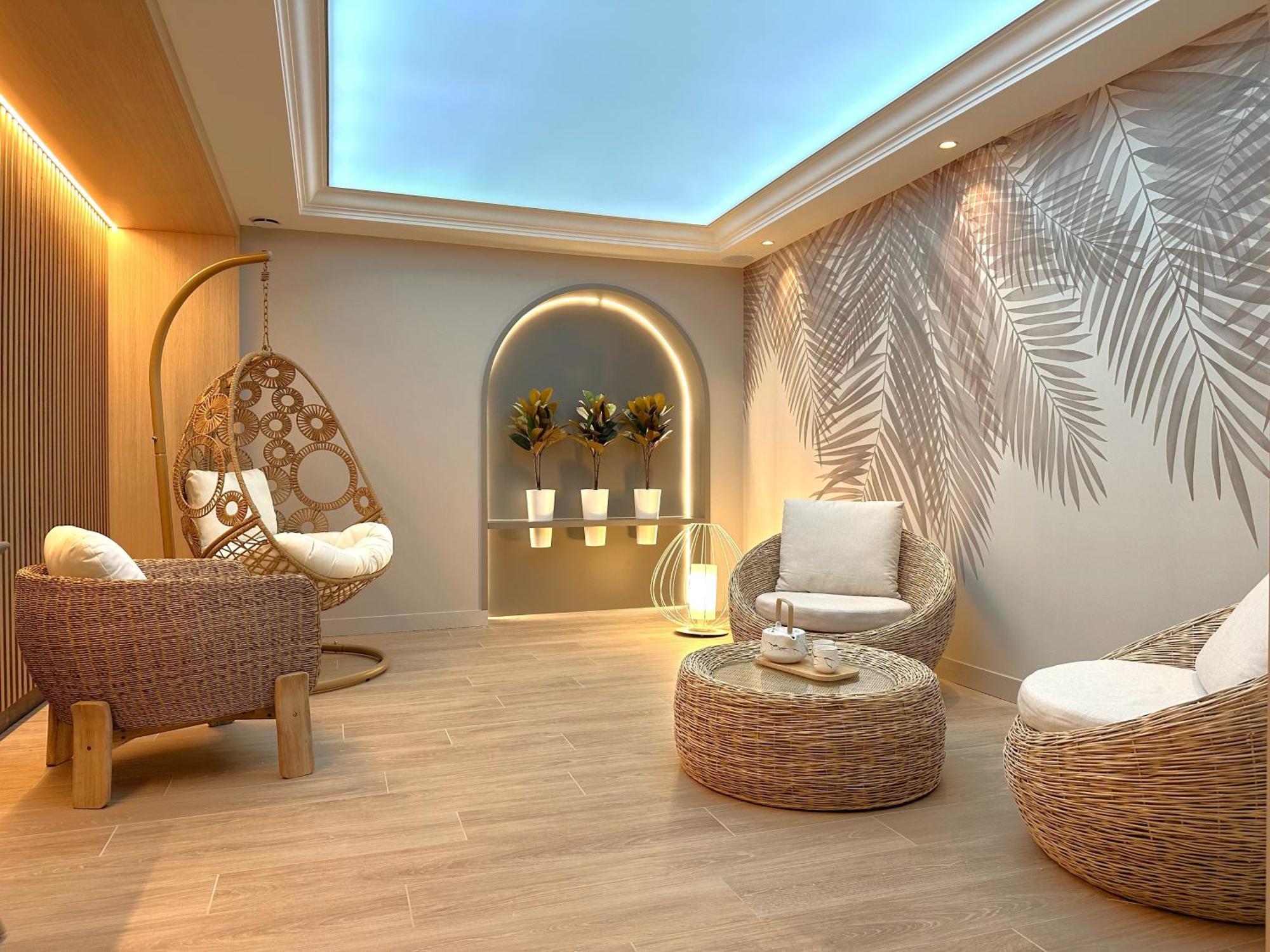 Brit Hotel Piscine & Spa - Fougeres Lecousse Buitenkant foto
