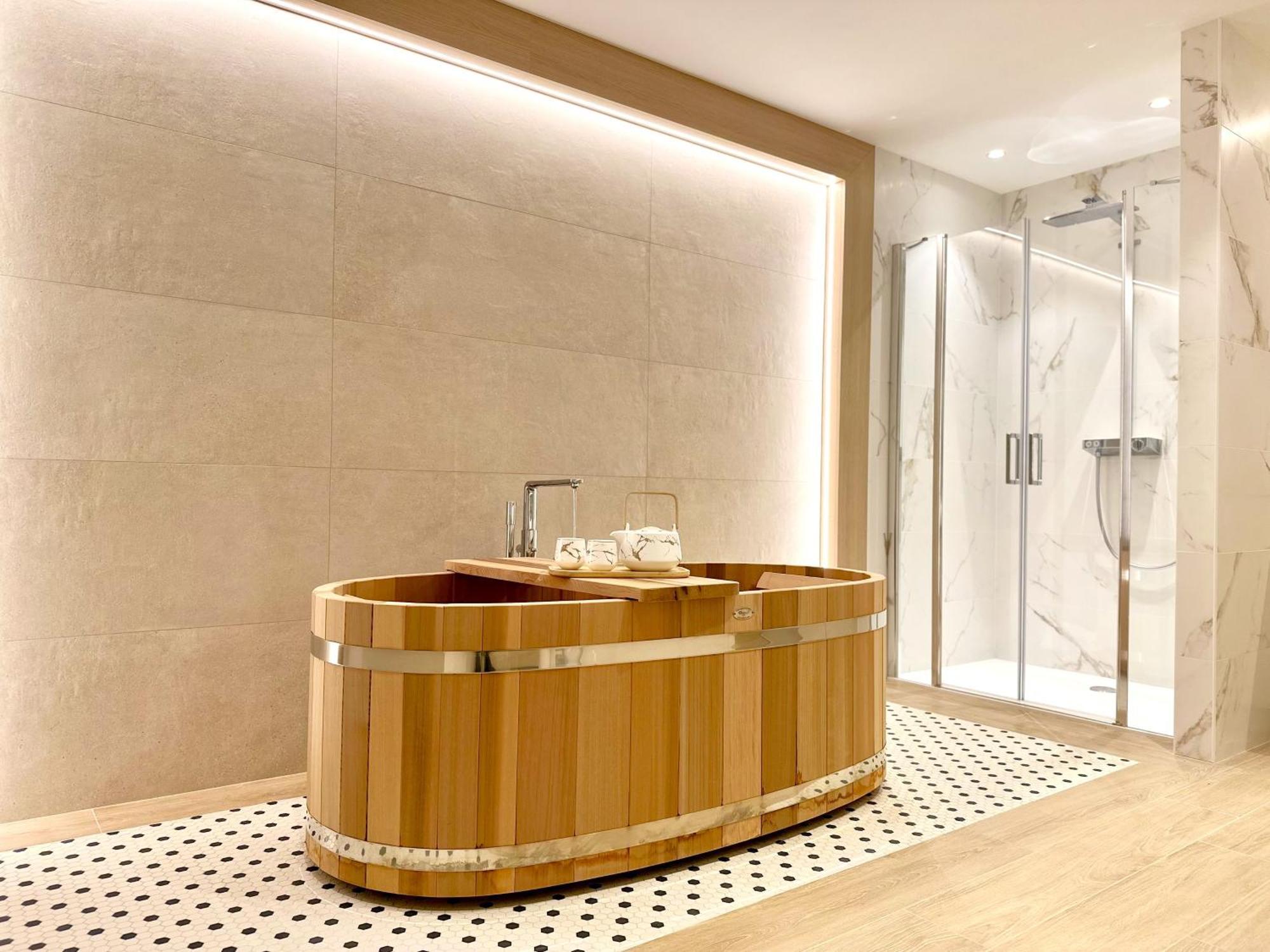 Brit Hotel Piscine & Spa - Fougeres Lecousse Buitenkant foto